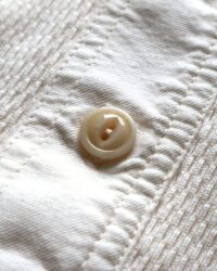 Cat's eye button
