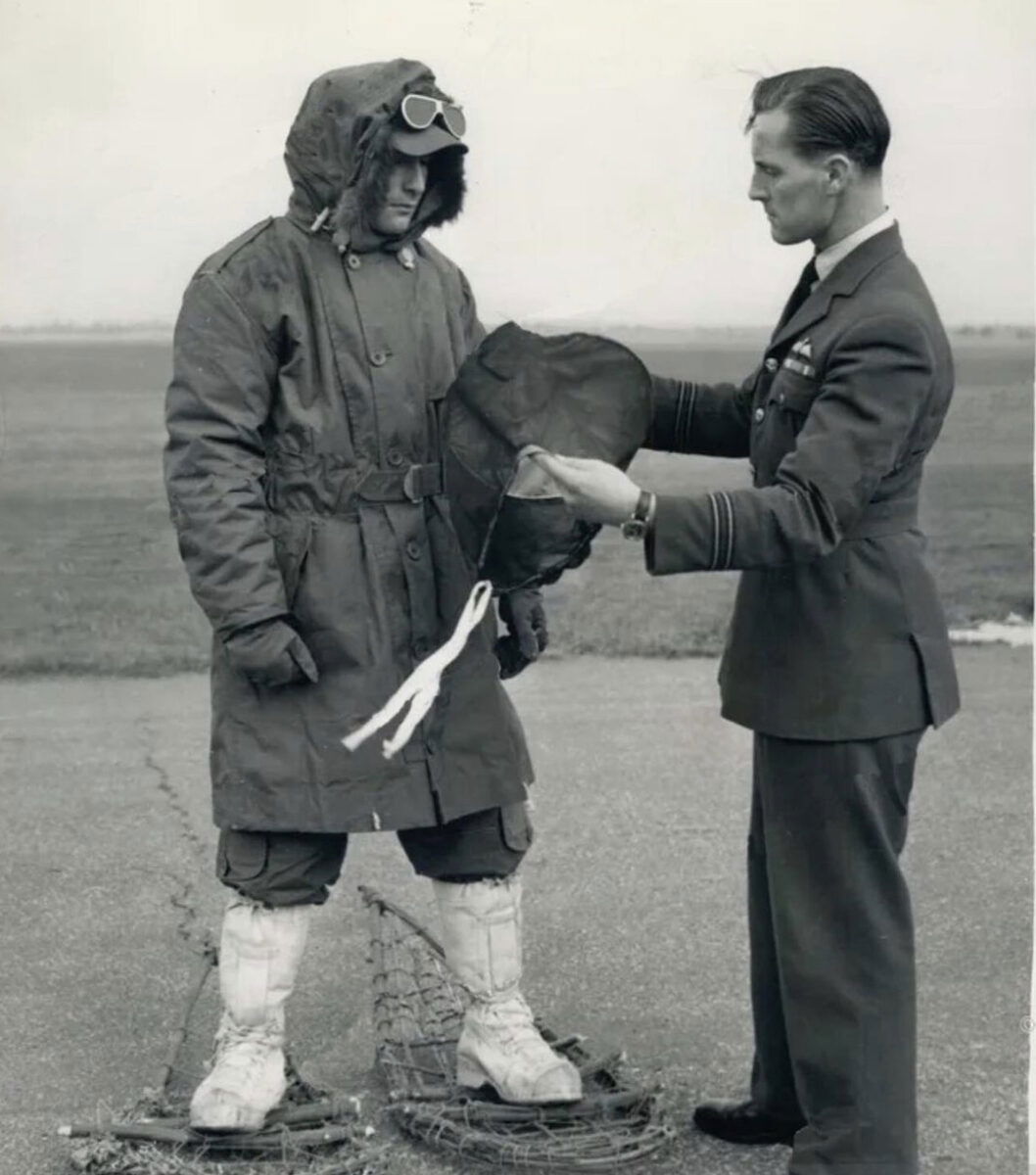 Vintage RAF Ground Crew Ventile Parka. Photo from Double Arms Korea.